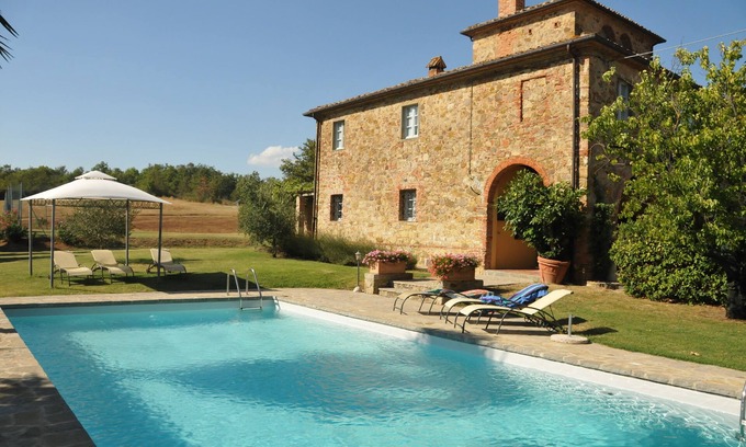Sinalunga Villa | Villa Gagnoni for 10p with private pool and large garden; airco in all bedrooms.