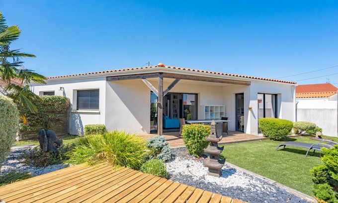Royan Villa | Villa 'Ganesh À Royan' with Private Terrace, Private Garden and Wi-Fi