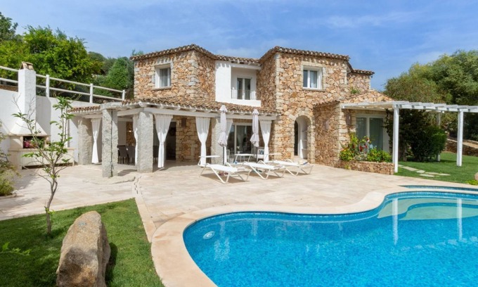 Castiadas Villa | VILLA GINESTRA with pool and private garden, just 500 meters from the sea