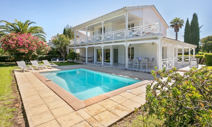 Baillargues Villa | Villa Golf de Baillargues with swimming pool & air conditioning ☀✈