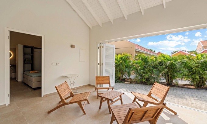 Koralengebied House | Villa Grandi Blenchi, stylish townhouse, spacious pool, Otrobanda