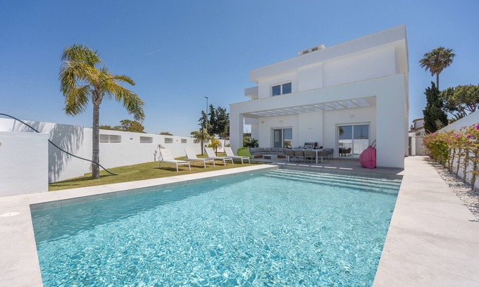 Poblado Sancti Petri Villa | Villa 'Habana' with Lake View, Wi-Fi and Air Conditioning