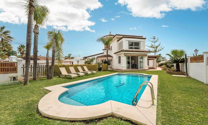 Urbanizacion el Rosario Villa | Villa 'Hakuna Matata' with Sea View, Wi-Fi and Air Conditioning