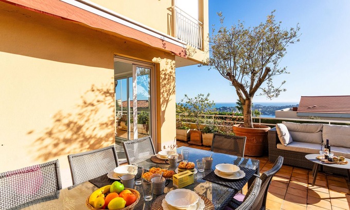 Villefranche-sur-Mer Apartment | VILLA HENRIETTA AP4070 by RIVIERA HOLIDAY HOMES