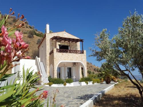 Vizari Villa | Villa in Agia Galini with Pool Views