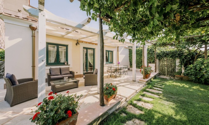 Ravello Villa | Villa in historic center with large garden, parking, air conditioning and WiFi