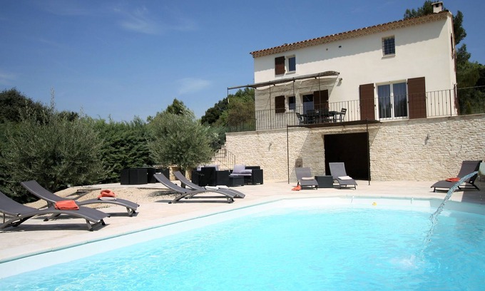 Apt Villa | Villa in Lubéron with Saltwater Pool