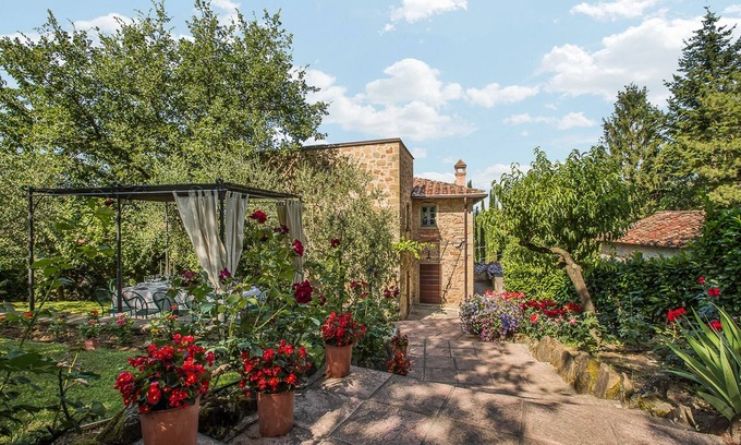 Ripoli House | Villa in Monterchi-Arezzo,Pool,Whirlpool,Wi-Fi,Aircon,gorgeous view, sleep 10