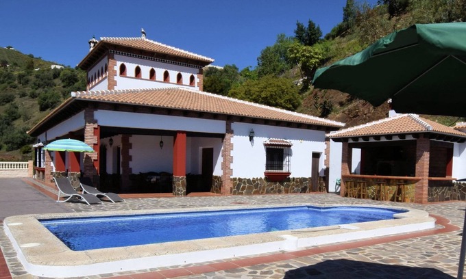 Sayalonga Villa | Villa in Sayalonga with Pool near Beaches