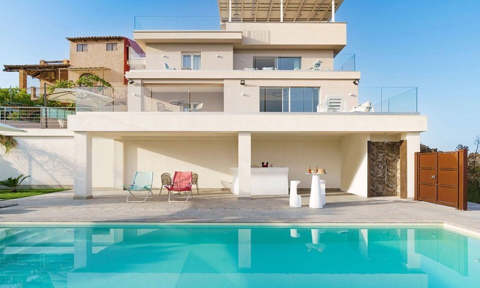 Taormina Villa | Villa in Taormina with 6 bedrooms sleeps 12