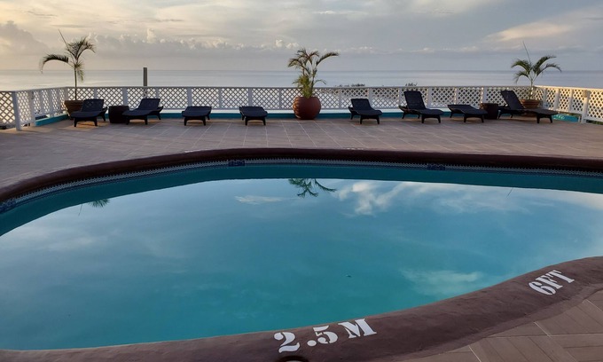 Discovery Bay House | Villa Isabella with Ocean View