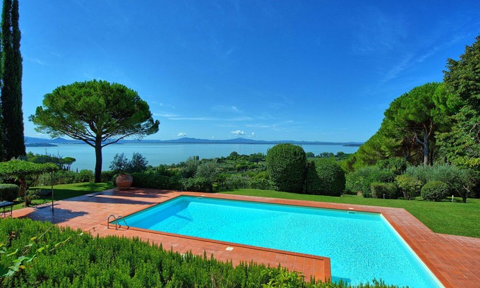 Passignano sul Trasimeno Villa | Villa Le Murate - Vacation Rental with private swimming pool near Trasimeno Lake, Umbria