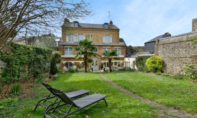 Honfleur Villa | Villa Jane'Laur, Magnificent mansion with garden 11 P