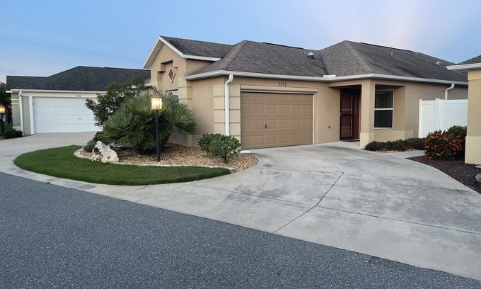 Collier Villa | Villa just behind Eisenhower and 1 block from Brownwood Square