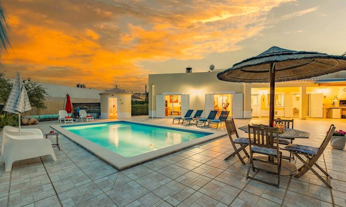 Espargal Villa | Villa Karibou with Fruit Garden and Private Pool