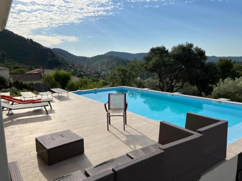Roquebrun House | Villa l'Esquirol with view and pool