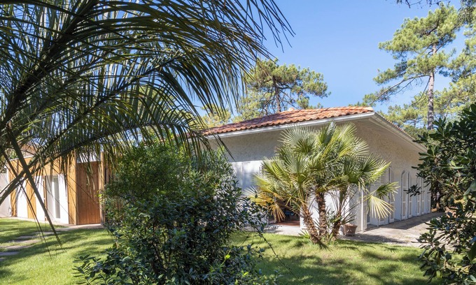 Les Estagnots Villa | Villa L'Estuyade": your choice of Hossegor lake or Estagnots beach!