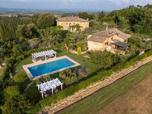 San Gimignano Villa | Villa La Francigena - Tuscan Villa with Pool & Jacuzzi