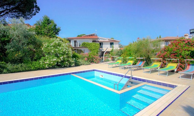 Bobolino Villa | Villa La Rosa by Interhome