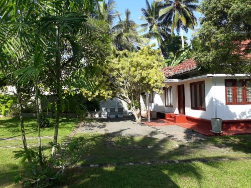 Dodanduwa Villa | Villa Lagoonedge