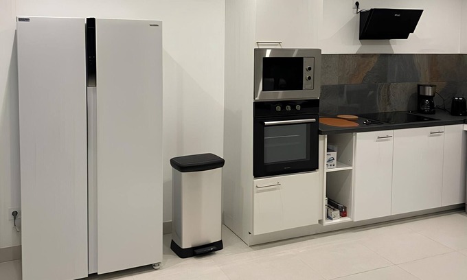 Lancrans Villa | Villa 'Lancrans' with Shared Terrace, Balcony and Wi-Fi