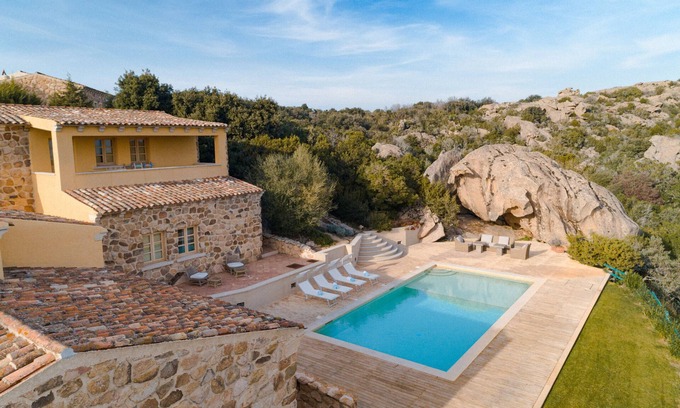 Arzachena Villa | Villa 'Lara' with Sea View, Wi-Fi and Air Conditioning