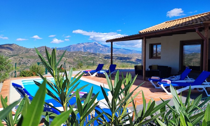 Cutar Villa | Villa Las Adelfas with beautiful view ,HEATED POOL, 6 Pers, WIFI,BBQ,terraces