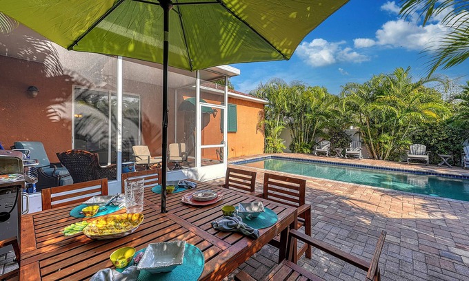 South Sarasota House | Villa Las Flores | Pet Friendly Home in Sarasota w/Private Heated Pool & Screened-In Porch
