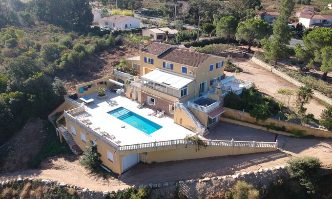 Calenzana Villa | Villa Le Clos des Chênes 300m2 with swimming pool sleeps 19