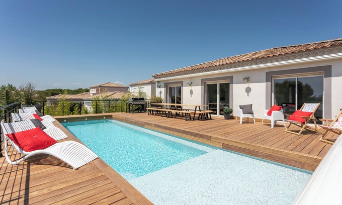 Beziers Villa | Villa "Le Golf St Thomas" with Private Terraces, Outdoor Pool & Wi-Fi