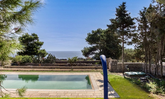 Gagliano del Capo Villa | Villa 'Le Manne di Abramo' with Private Pool, Private Terrace and Air Conditioning