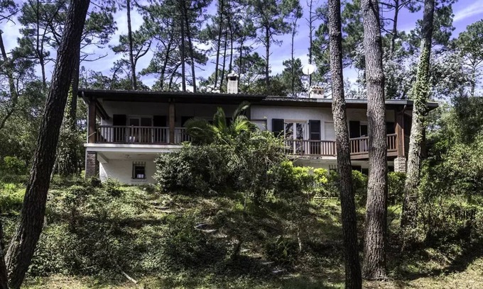 Les Estagnots Villa | Villa LE MENEZ for 10 people on large wooded plot overlooking the marine lake through the pines