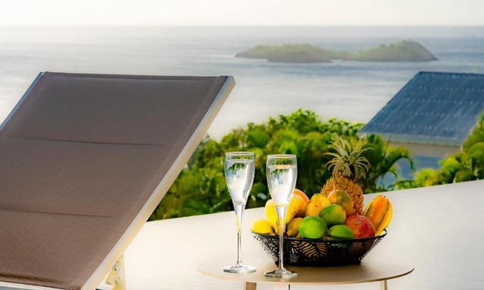Bouillante Villa | Villa Lembah Giri Villas 5*