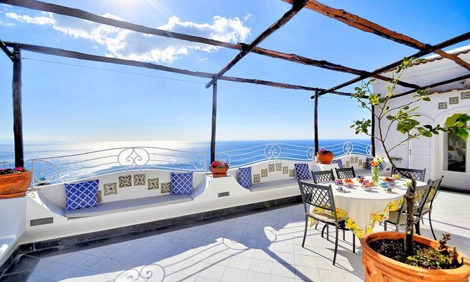 Praiano Villa | Villa Levante: A charming and bright villa which faces the sun and the sea, with Free WI-FI.