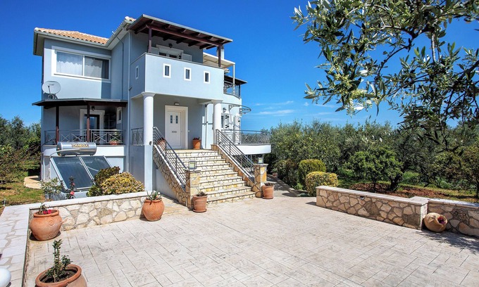 Agia Marina Villa | Villa 'Lianolia' with Mountain View, Wi-Fi and Air Conditioning
