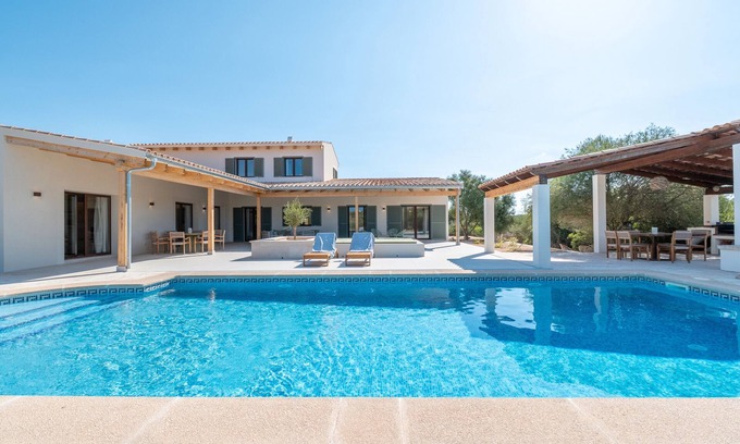 Ses Salines House | Villa Lorena - Newly Renovated and Just a Few Kilometers from the Beautiful Es Trenc Beach with Wi-Fi and A/C