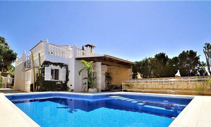 Cap de Regana Villa | Villa LOS MORENOS in Bahía Grande residential area for 6 people with 3 bedrooms and Private Pool - Free Wifi