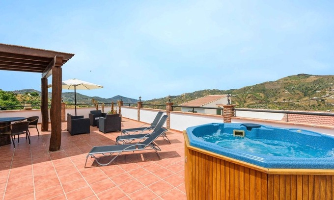 Canillas de Albaida Villa | Villa Lucía de Canillas Canillas de Albaida by Ruralidays