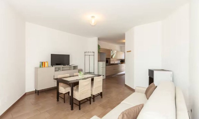 Cesate Cottage | Villa luminosa con balcone e jacuzzi, zona Milano
