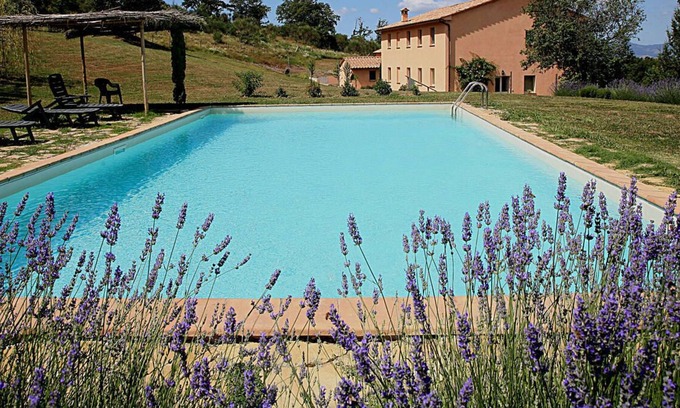 San Casciano dei Bagni Villa | Villa Mirena + Cottage