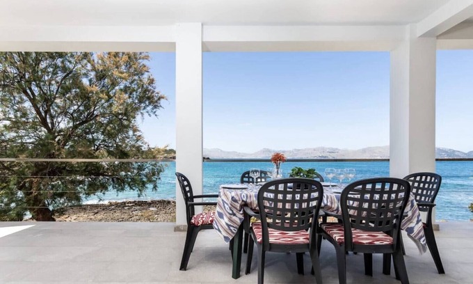 Mal Pas-Bon Aire House | VILLA MAL PAS - Modern villa with direct sea views.