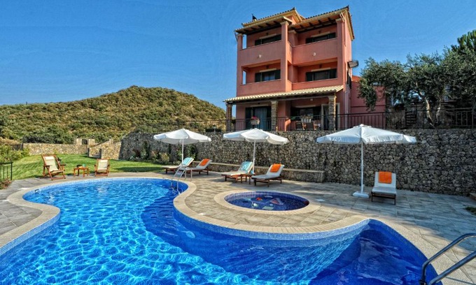Almiros Beach Villa | Villa Mare e Monti