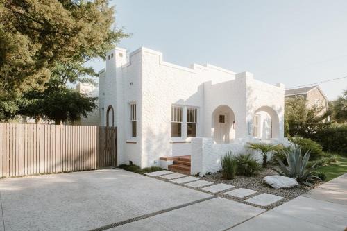 South Harbor Island House | Villa Marguerita by WB Abodes