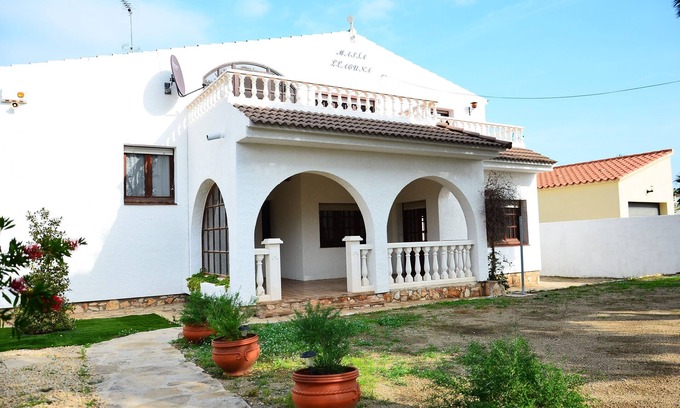 Les Tres Cales Villa | Villa Masia Llacuna with Private Pool, Terrace & Wi-Fi