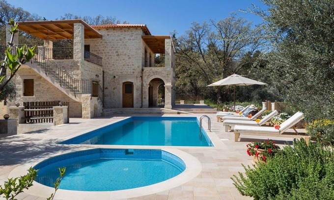 Vederi Villa | Villa Melpomeni- Surrounded by nature