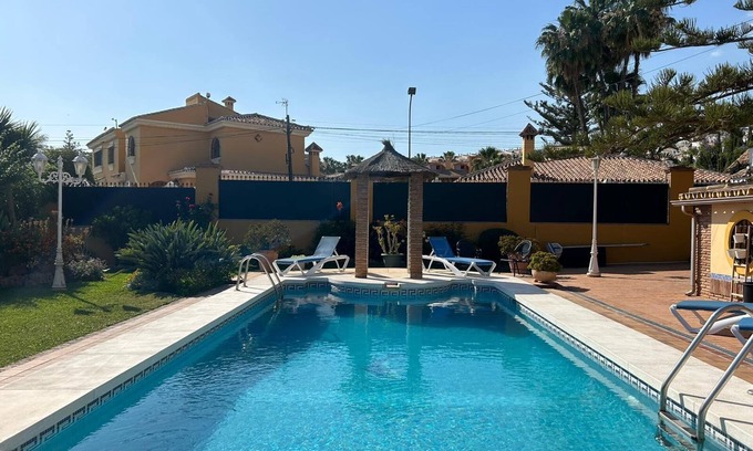 Rincon de la Victoria Villa | Villa mit Pool, 700 m vom Strand Entfernt