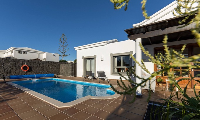 Montana Roja Villa | Villa "Mo Luxury Heated Pool" with Mountain View, Private Pool & Wi-Fi