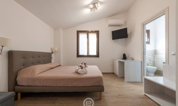 Iglesias Historic Centre House | Villa Monica - Suite Grecale