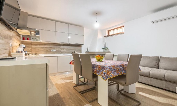 Iglesias Historic Centre Apartment | Villa Monica - Suite Scirocco
