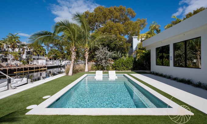 Indian Waterways House | Villa Morada ~ Relaxed Luxury 4 Bedroom Islamorada Home with Pool & Dockage
